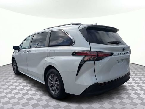 Used 2022 Toyota Sienna XLE FWD image 5