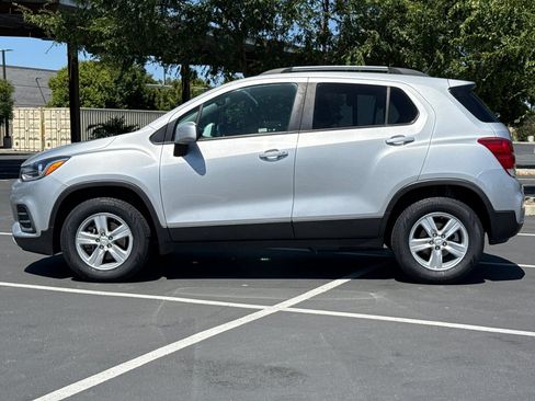 Used 2022 Chevrolet Trax LT w/ LT Convenience Package AWD/4WD image 14