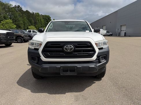 Used 2019 Toyota Tacoma SR RWD image 2