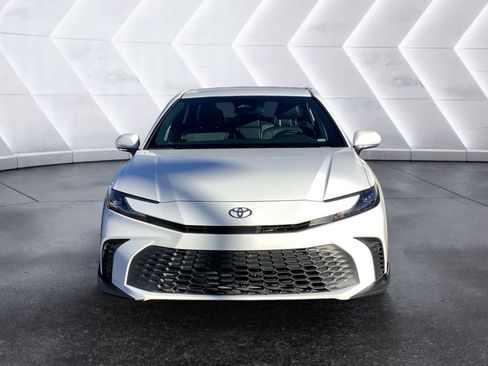 Used 2025 Toyota Camry SE image 2