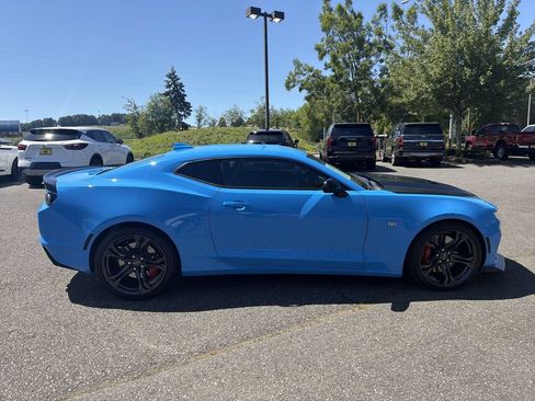 Certified 2022 Chevrolet Camaro SS RWD image 8