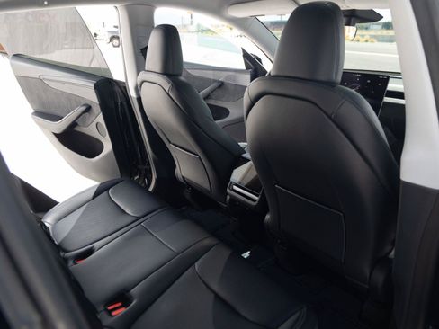 Used 2026 Tesla Model Y Long Range AWD/4WD image 19