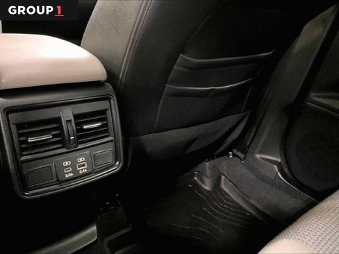Used 2025 Subaru Forester Premium AWD/4WD image 36