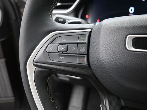 Used 2024 Jeep Grand Cherokee Altitude image 6