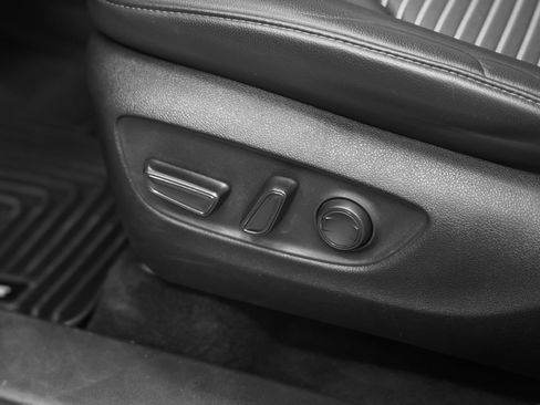 Used 2022 Toyota Highlander XSE image 30