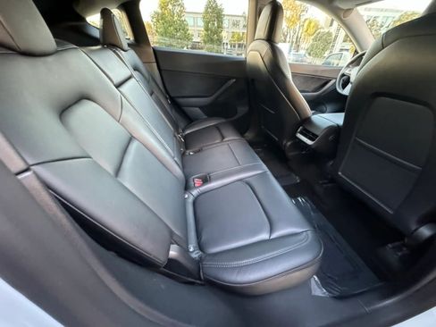 Used 2024 Tesla Model Y Long Range AWD/4WD image 20