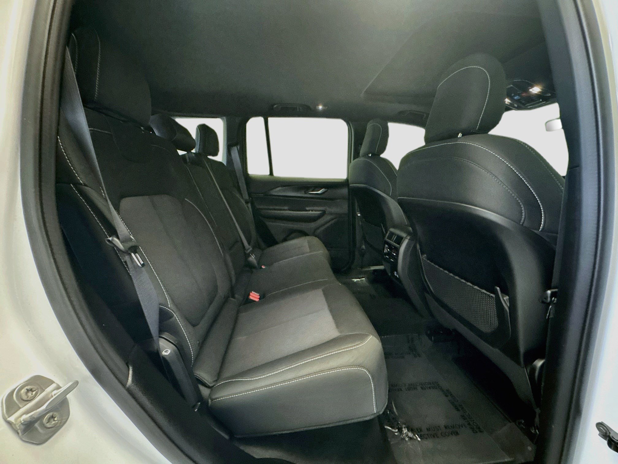 Used 2025 Jeep Grand Cherokee Laredo X AWD/4WD image 19