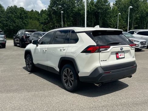 Used 2022 Toyota RAV4 XLE Premium AWD/4WD image 6