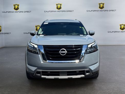 Used 2024 Nissan Pathfinder Platinum w/ Cargo Package FWD image 8