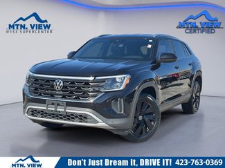 Used 2024 Volkswagen Atlas Cross Sport SE w/ Black Wheel Package video 1
