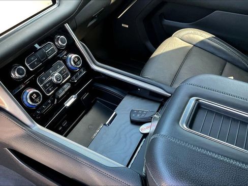 Used 2022 GMC Yukon Denali image 14