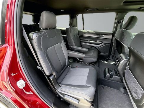 New 2026 Jeep Grand Cherokee L Laredo image 18
