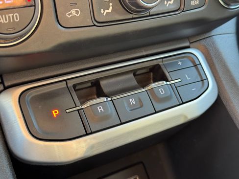 Used 2023 GMC Acadia SLE w/ Driver Convenience Package FWD image 25