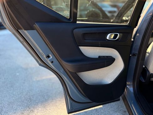 Used 2020 Volvo XC40 T5 Momentum w/ Protection Package Premier image 14