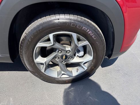 Used 2025 Chevrolet Trax LT FWD image 31