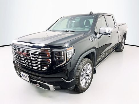 Used 2024 GMC Sierra 1500 Denali w/ Denali Reserve Package AWD/4WD image 3