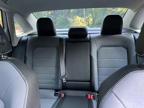 Used 2025 Volkswagen Jetta SE FWD image 32