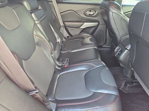 Used 2017 Jeep Cherokee Trailhawk w/ Comfort/Convenience Group AWD/4WD image 32