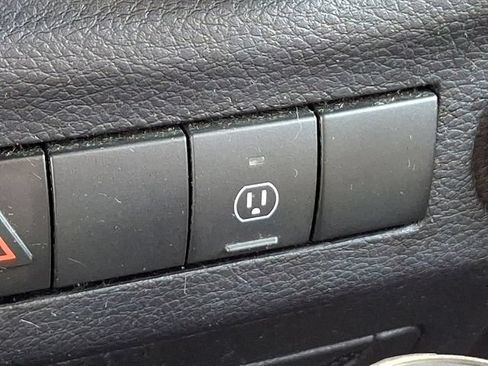 Used 2016 Jeep Wrangler Unlimited Sahara w/ Connectivity Group AWD/4WD image 17
