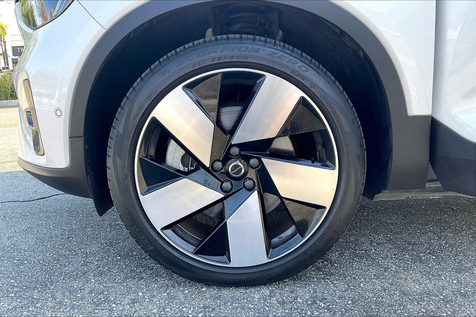 Used 2023 Volvo XC40 Recharge Ultimate AWD/4WD image 9
