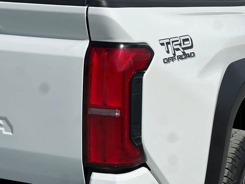 Used 2025 Toyota Tacoma TRD Off-Road AWD/4WD image 33