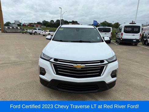 Used 2023 Chevrolet Traverse LT FWD image 2