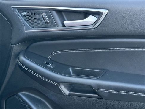 Used 2024 Ford Edge Titanium image 28