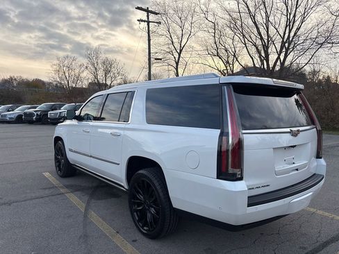 Used 2018 Cadillac Escalade ESV Premium Luxury image 4