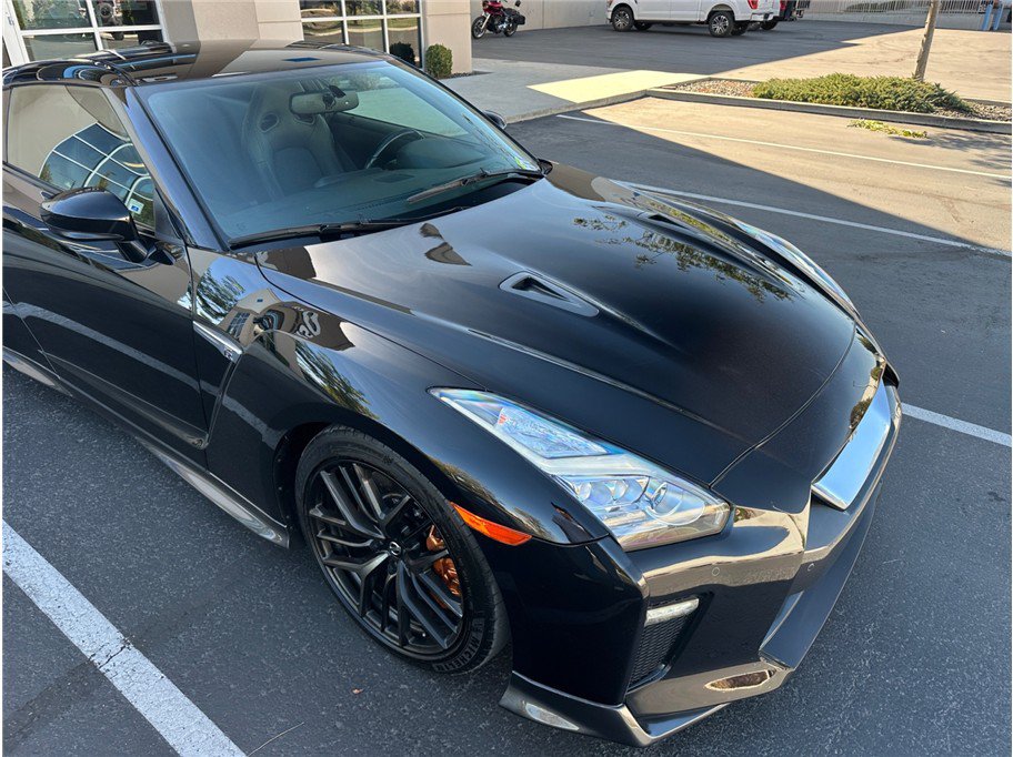 Used 2018 Nissan GT-R Premium AWD/4WD image 18