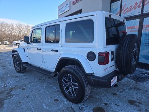 New 2026 Jeep Wrangler Unlimited Sahara AWD/4WD image 5