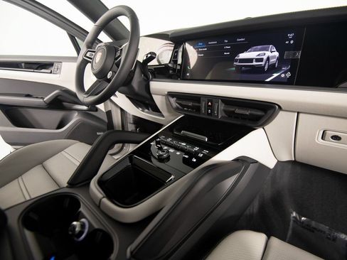 Certified 2026 Porsche Cayenne E-Hybrid Coupe AWD/4WD image 30