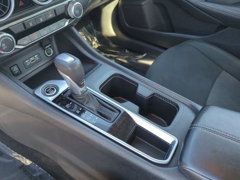 Certified 2024 Nissan Sentra SV FWD image 22