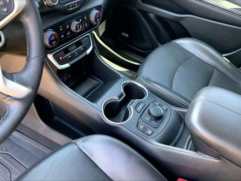 Used 2023 GMC Terrain SLT w/ Infotainment Package II FWD image 15