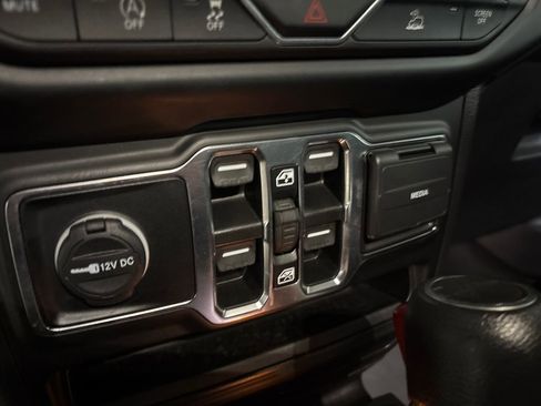 Certified 2022 Jeep Gladiator Sport AWD/4WD image 16