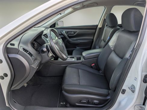 Used 2016 Nissan Altima 2.5 SR w/ LED Appearance Package image 10