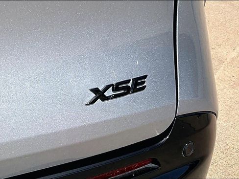 Used 2025 Toyota Sienna XSE FWD image 10