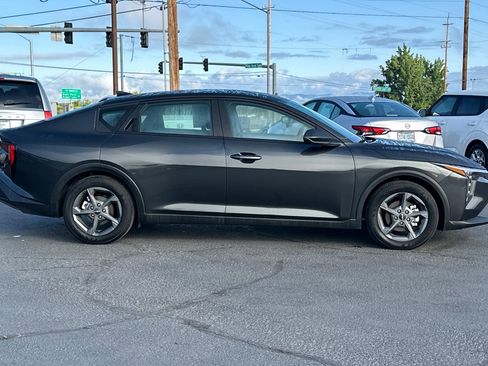 Used 2025 Kia K4 LXS FWD image 3