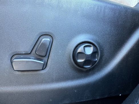 Used 2017 Jeep Cherokee Latitude w/ Comfort/Convenience Group image 29