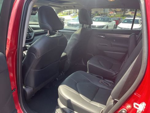 Used 2021 Toyota Highlander Limited AWD/4WD image 24