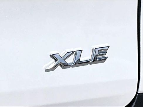 Used 2026 Toyota Sienna XLE FWD image 10