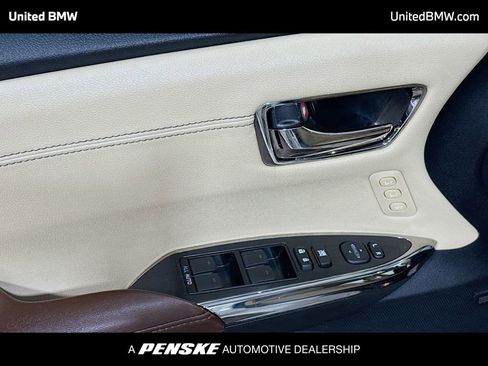 Used 2016 Toyota Avalon Limited w/ Toyota Safety Sense Package image 3