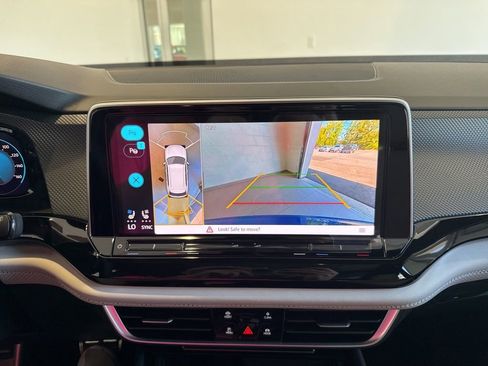 New 2026 Volkswagen Atlas Cross Sport SEL Premium R-Line image 22