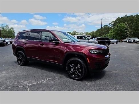 Used 2024 Jeep Grand Cherokee L Laredo image 14