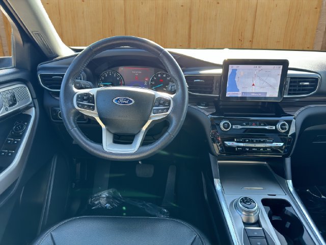 Used 2023 Ford Explorer Limited w/ Equipment Group 301A AWD/4WD image 17