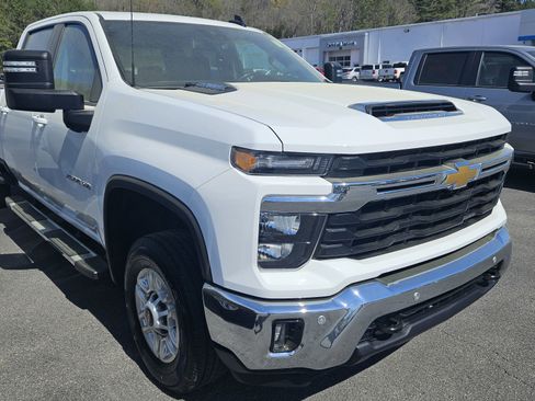 Used 2025 Chevrolet Silverado 2500 LT w/ Safety Package image 5