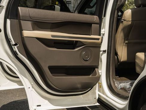 Used 2020 Ford Expedition XLT w/ Equipment Group 202A AWD/4WD image 40
