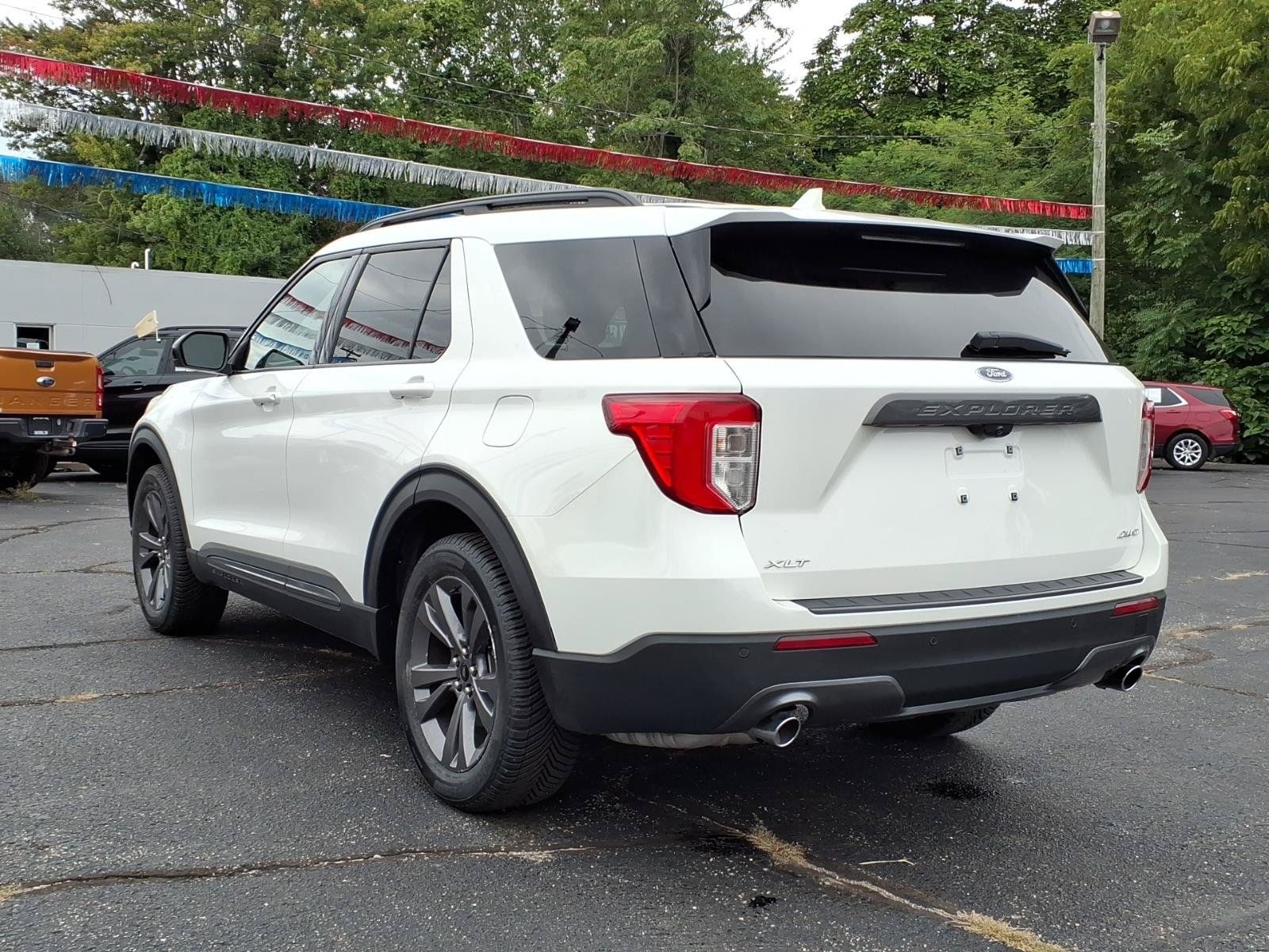 Used 2024 Ford Explorer XLT w/ Equipment Group 202A AWD/4WD image 15