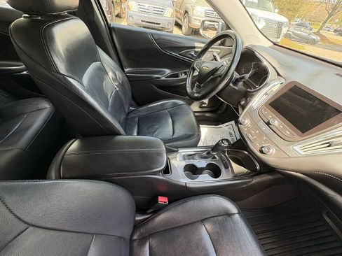 Used 2017 Chevrolet Malibu LT w/ Leather Package image 12