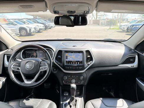 Used 2017 Jeep Cherokee Overland w/ Technology Group image 20