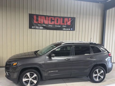 Used 2019 Jeep Cherokee Limited image 3